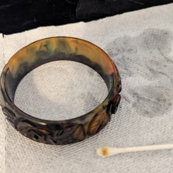 Bakelite! Rare Carved Translucent End of Day Roses Bakelite Bangle Bracelet - Picture 10 of 16